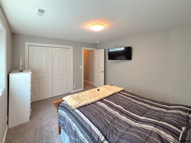 1240 N 97th Street, Lincoln, NE 68505