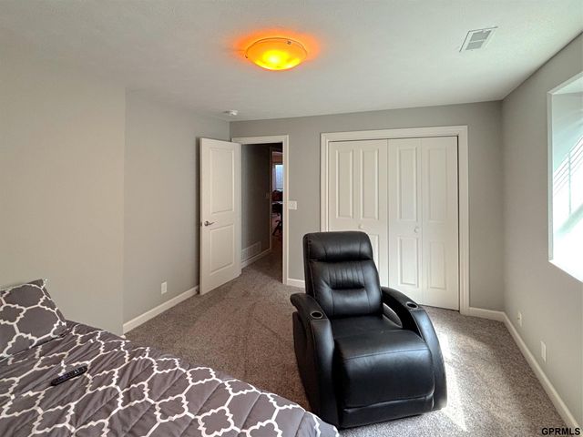 1240 N 97th Street, Lincoln, NE 68505