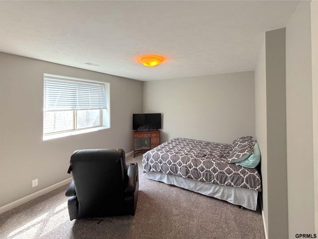 1240 N 97th Street, Lincoln, NE 68505