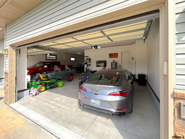 1240 N 97th Street, Lincoln, NE 68505