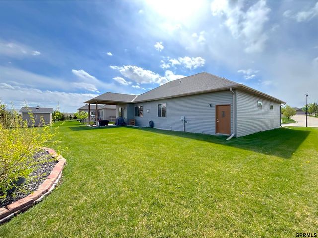 1240 N 97th Street, Lincoln, NE 68505