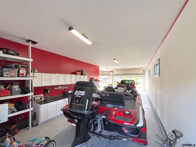 1240 N 97th Street, Lincoln, NE 68505