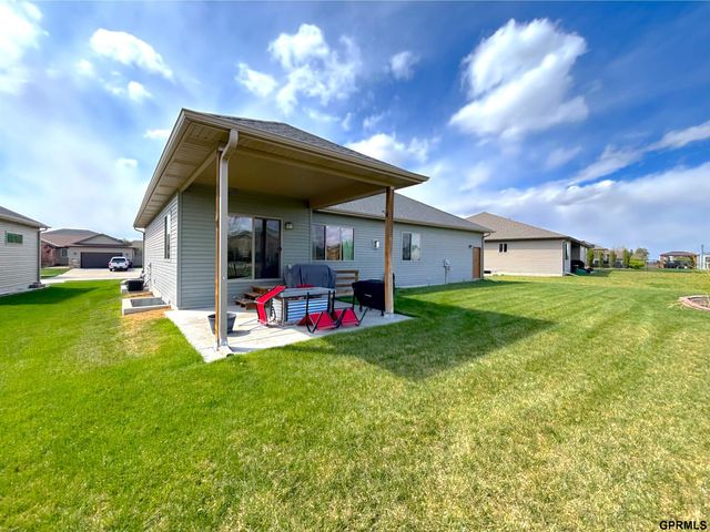 1240 N 97th Street, Lincoln, NE 68505