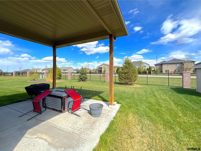 1240 N 97th Street, Lincoln, NE 68505