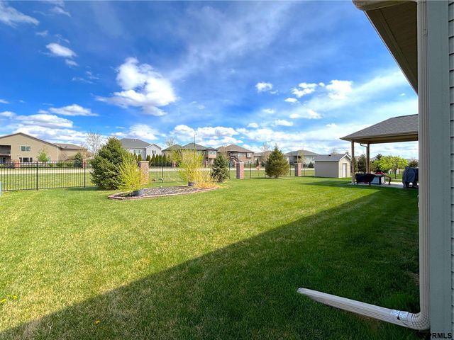 1240 N 97th Street, Lincoln, NE 68505