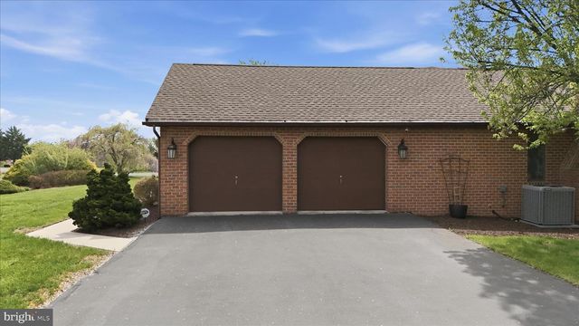 456 LINDMAN DR, Chambersburg, PA 17202