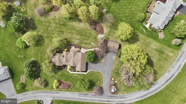 456 LINDMAN DR, Chambersburg, PA 17202