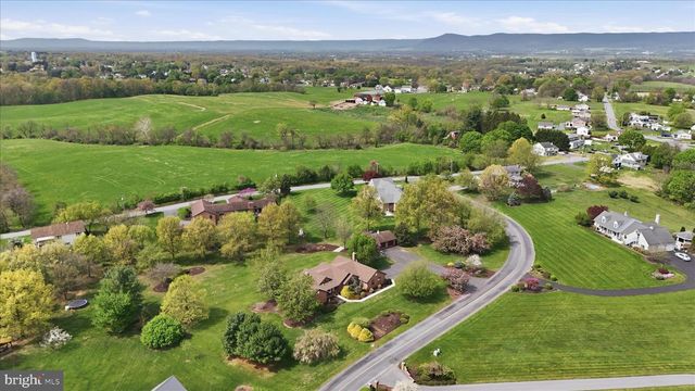 456 LINDMAN DR, Chambersburg, PA 17202