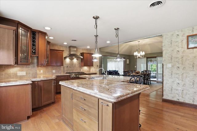 456 LINDMAN DR, Chambersburg, PA 17202