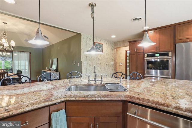 456 LINDMAN DR, Chambersburg, PA 17202