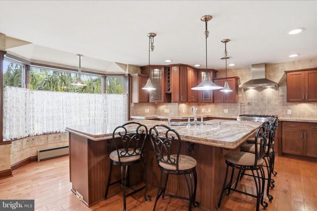 456 LINDMAN DR, Chambersburg, PA 17202
