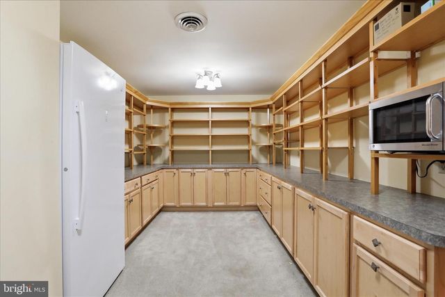 456 LINDMAN DR, Chambersburg, PA 17202