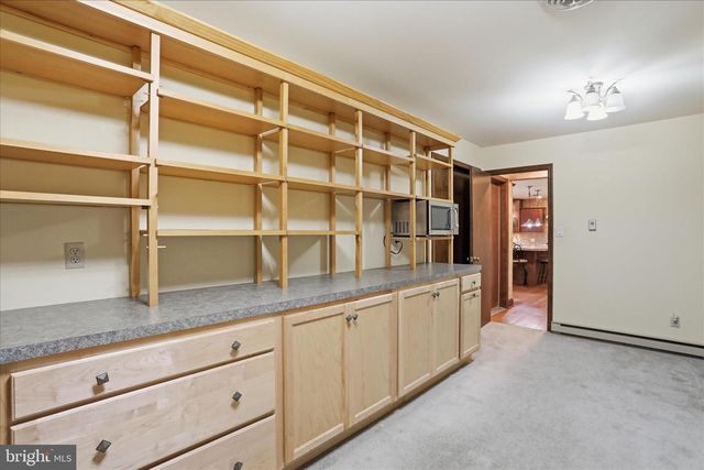 456 LINDMAN DR, Chambersburg, PA 17202