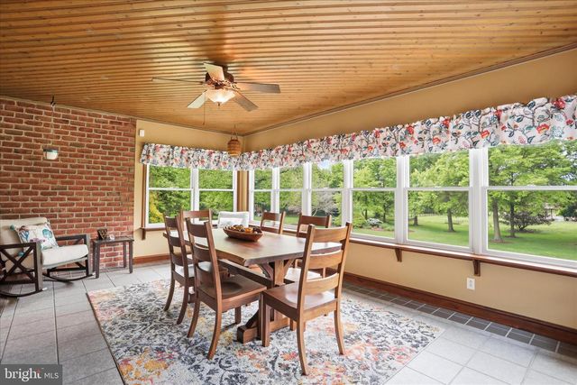 456 LINDMAN DR, Chambersburg, PA 17202