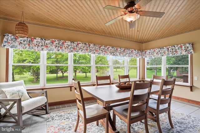 456 LINDMAN DR, Chambersburg, PA 17202