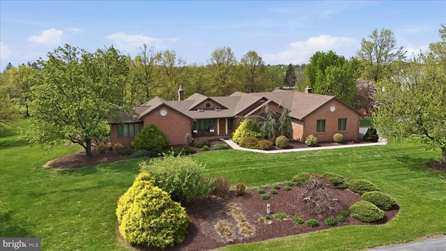 456 LINDMAN DR, Chambersburg, PA 17202