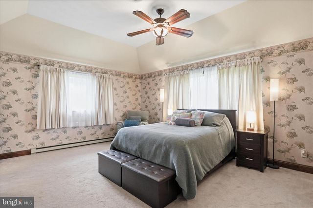 456 LINDMAN DR, Chambersburg, PA 17202