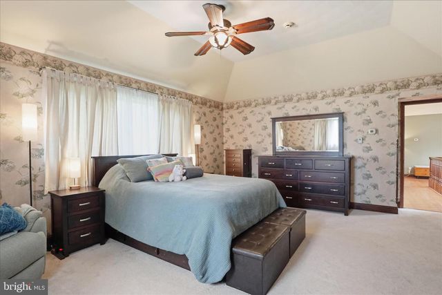 456 LINDMAN DR, Chambersburg, PA 17202
