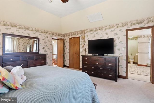 456 LINDMAN DR, Chambersburg, PA 17202