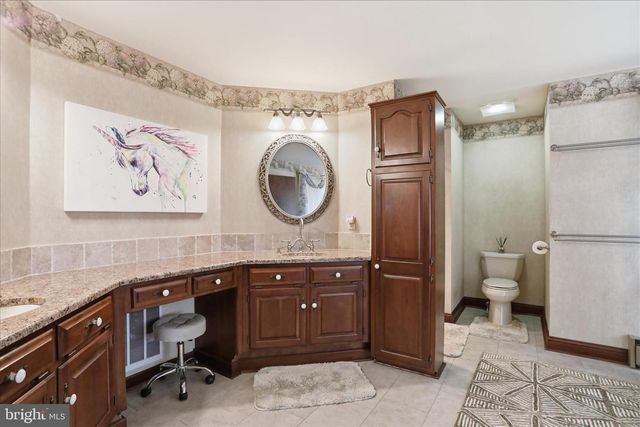 456 LINDMAN DR, Chambersburg, PA 17202