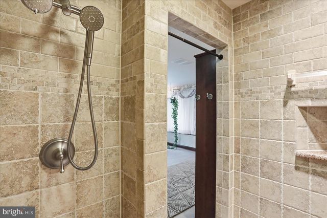 456 LINDMAN DR, Chambersburg, PA 17202