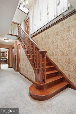 456 LINDMAN DR, Chambersburg, PA 17202