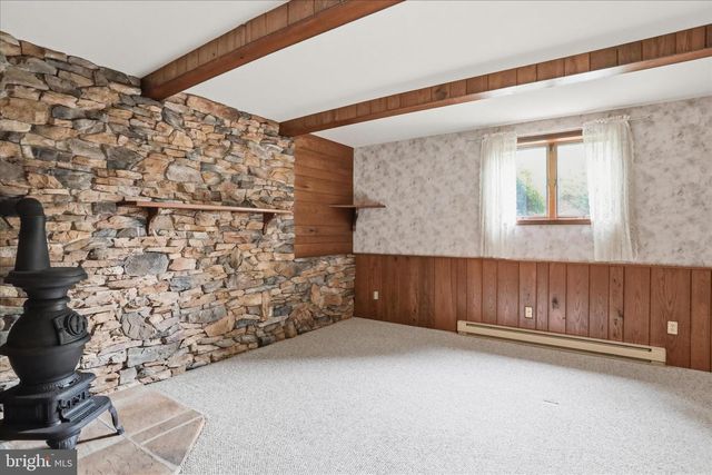 456 LINDMAN DR, Chambersburg, PA 17202