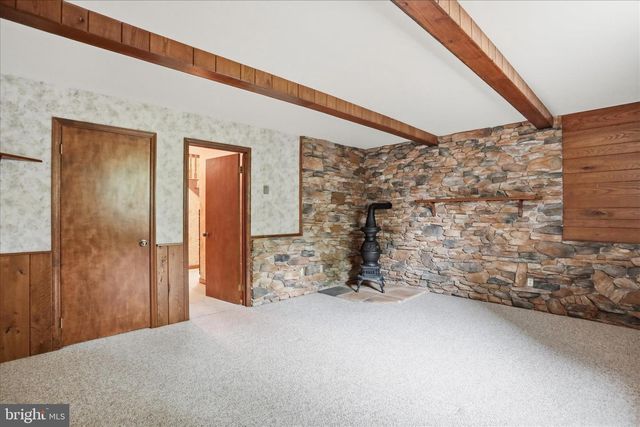 456 LINDMAN DR, Chambersburg, PA 17202