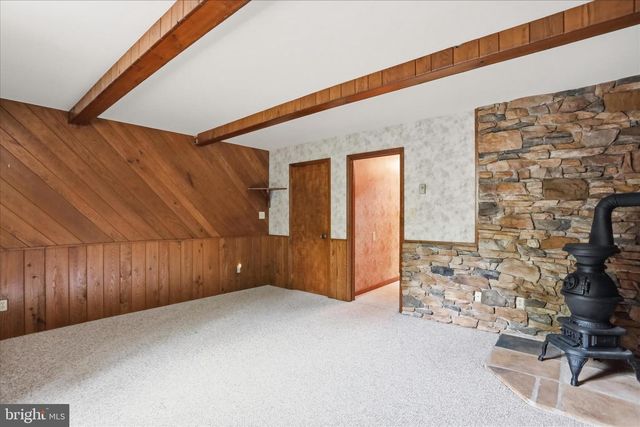 456 LINDMAN DR, Chambersburg, PA 17202