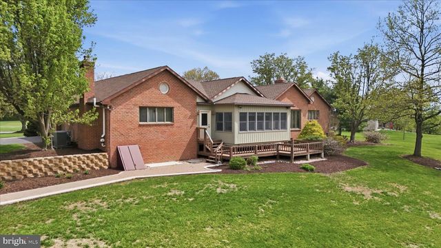 456 LINDMAN DR, Chambersburg, PA 17202