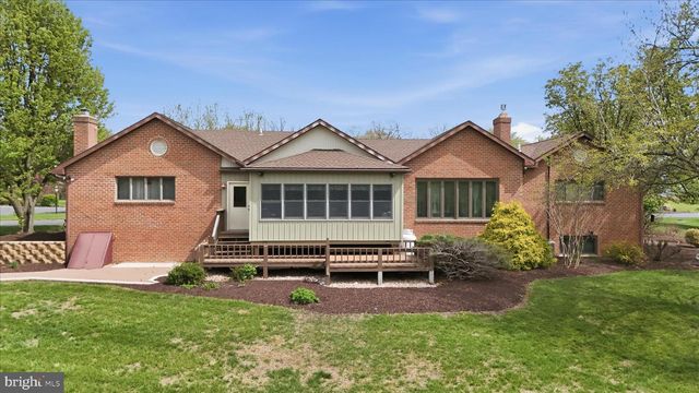456 LINDMAN DR, Chambersburg, PA 17202