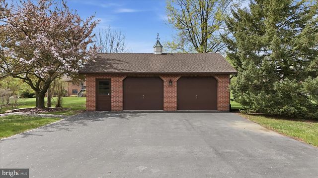 456 LINDMAN DR, Chambersburg, PA 17202