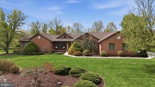 456 LINDMAN DR, Chambersburg, PA 17202