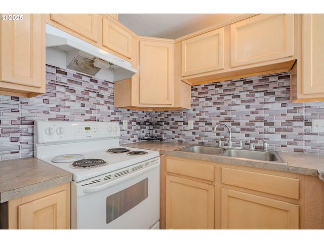1115 W 33RD Way, Vancouver, WA 98660