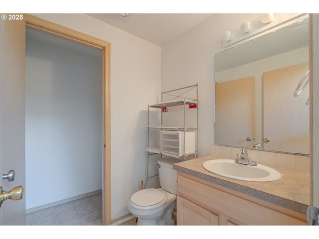 1115 W 33RD Way, Vancouver, WA 98660