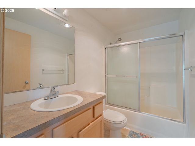 1115 W 33RD Way, Vancouver, WA 98660