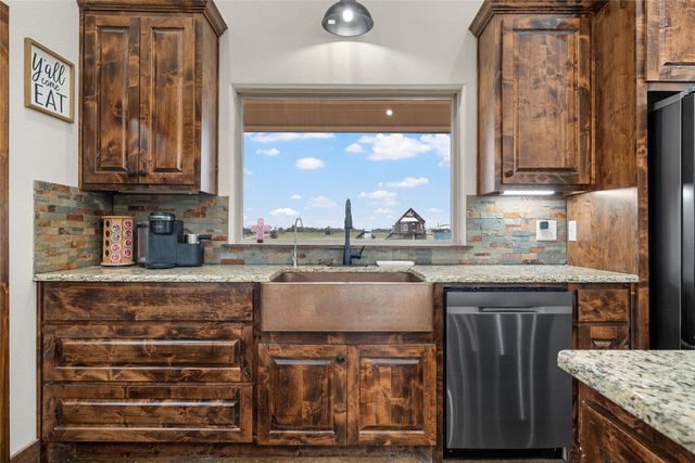 578 N Lincoln Avenue, Mart, TX 76664