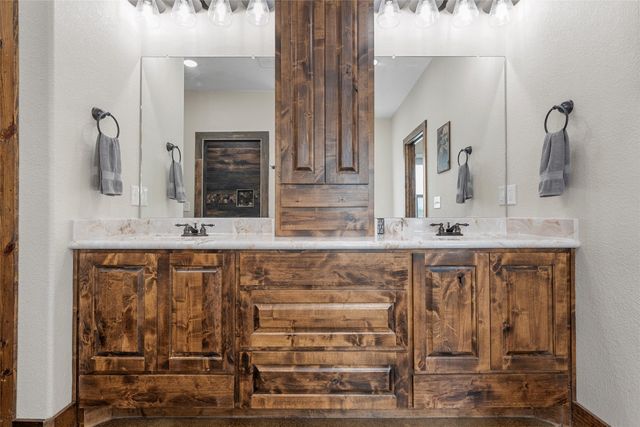 578 N Lincoln Avenue, Mart, TX 76664