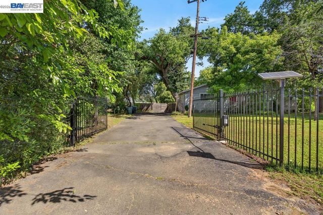 3590 Park Rd, Sacramento, CA 95841