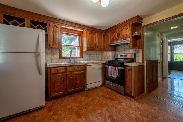 113 Oak St, Weymouth, MA 02190