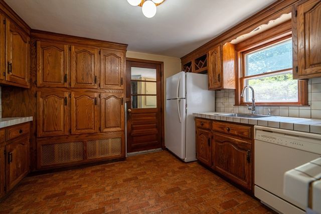 113 Oak St, Weymouth, MA 02190