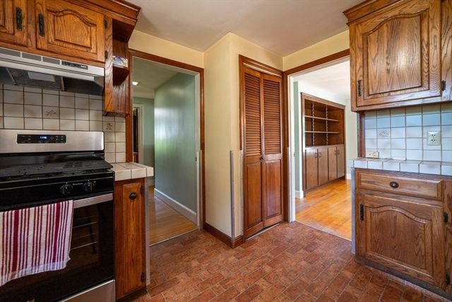 113 Oak St, Weymouth, MA 02190