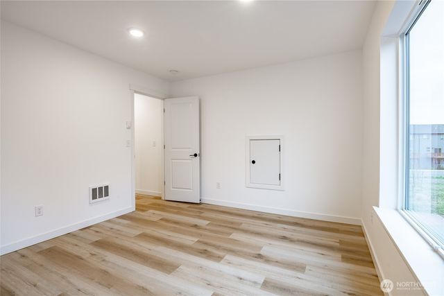 702 E 5th Street, Nooksack, WA 98276