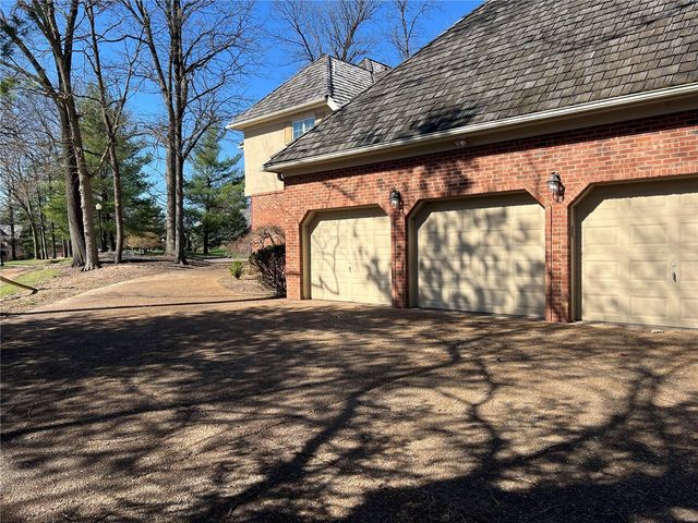 1101 N Oxfordshire Lane, Edwardsville, IL 62025