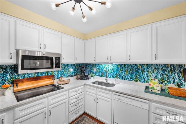 4444 N Knoxville Ave Apt 407, Peoria, IL 61614