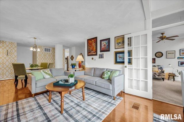 4444 N Knoxville Ave Apt 407, Peoria, IL 61614