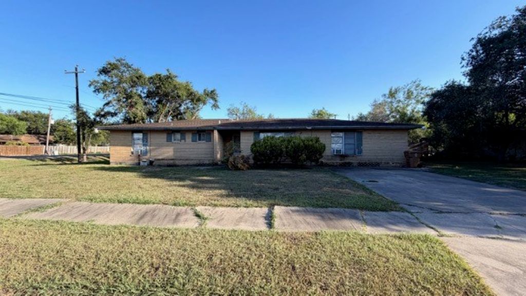 9403 Huntington Dr, Corpus Christi, TX 78410 — exterior