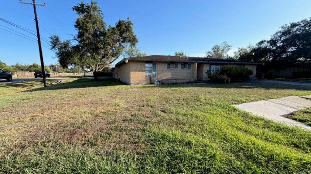 9403 Huntington Dr, Corpus Christi, TX 78410 — photo 2