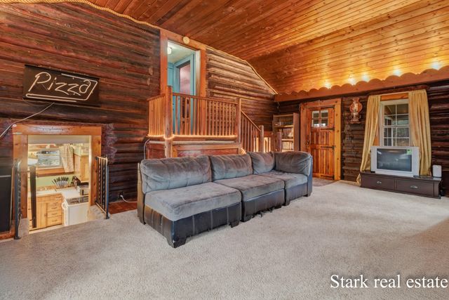 3865 W Giles Road, Laketon Twp, MI 49445