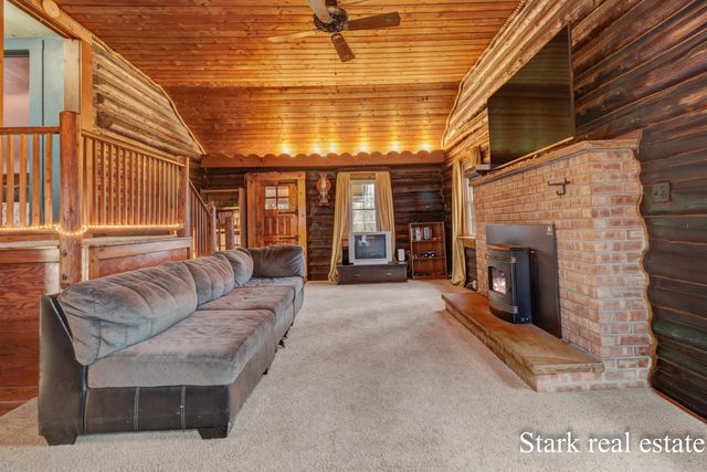 3865 W Giles Road, Laketon Twp, MI 49445